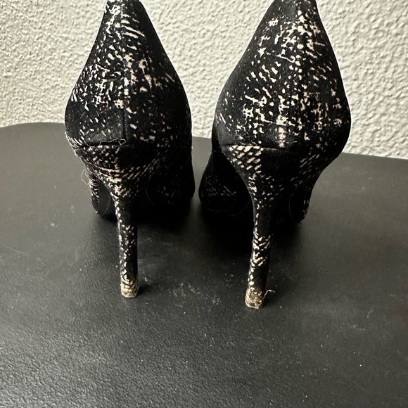 BCBG black and white heels. Size 8.5 - Picture 3 of 4